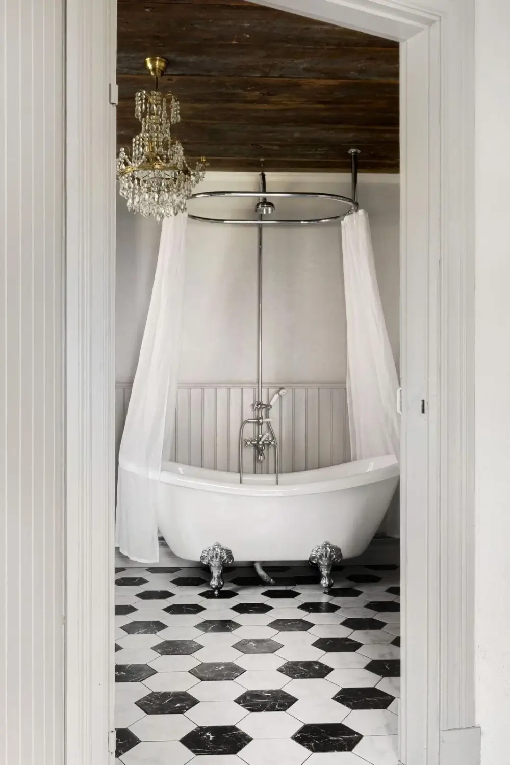 restored-19th-century-country-house-central-sweden-cheapscandihomes