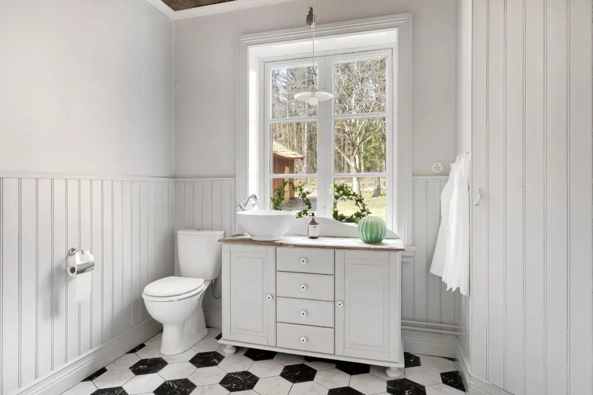 restored-19th-century-country-house-central-sweden-cheapscandihomes