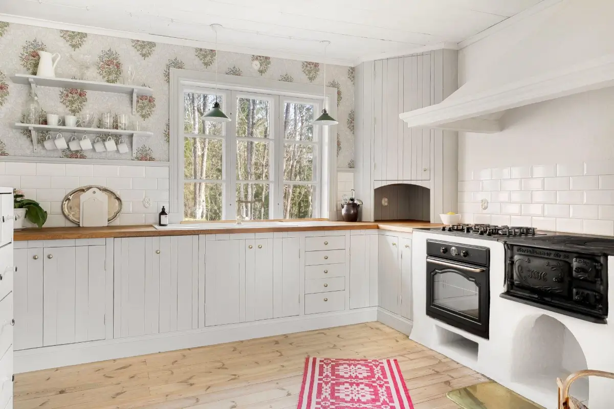 restored-19th-century-country-house-central-sweden-cheapscandihomes