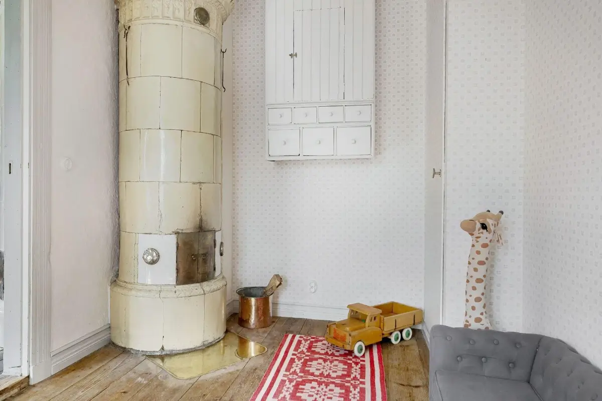 restored-19th-century-country-house-central-sweden-cheapscandihomes