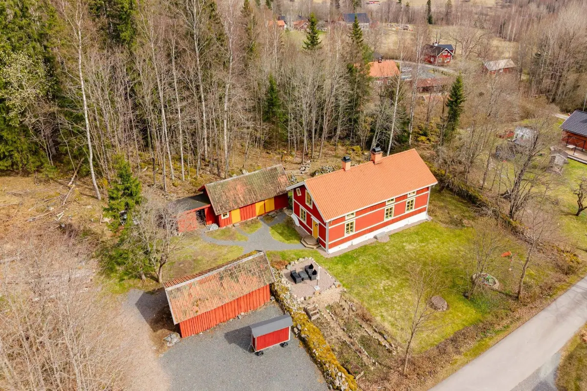 restored-19th-century-country-house-central-sweden-cheapscandihomes