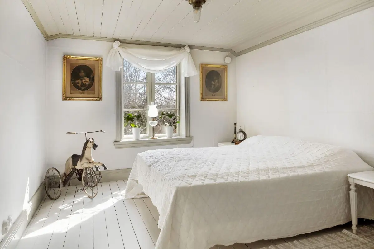 restored-19th-century-country-house-central-sweden-cheapscandihomes