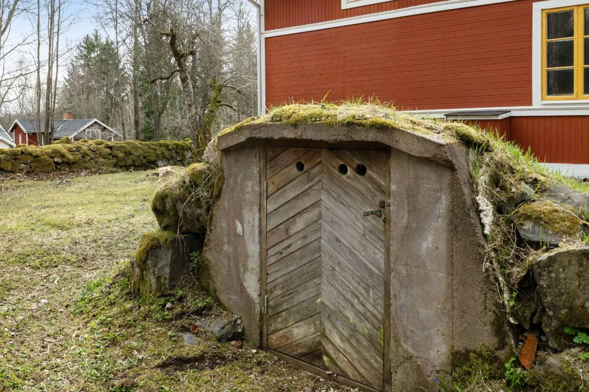 restored-19th-century-country-house-central-sweden-cheapscandihomes