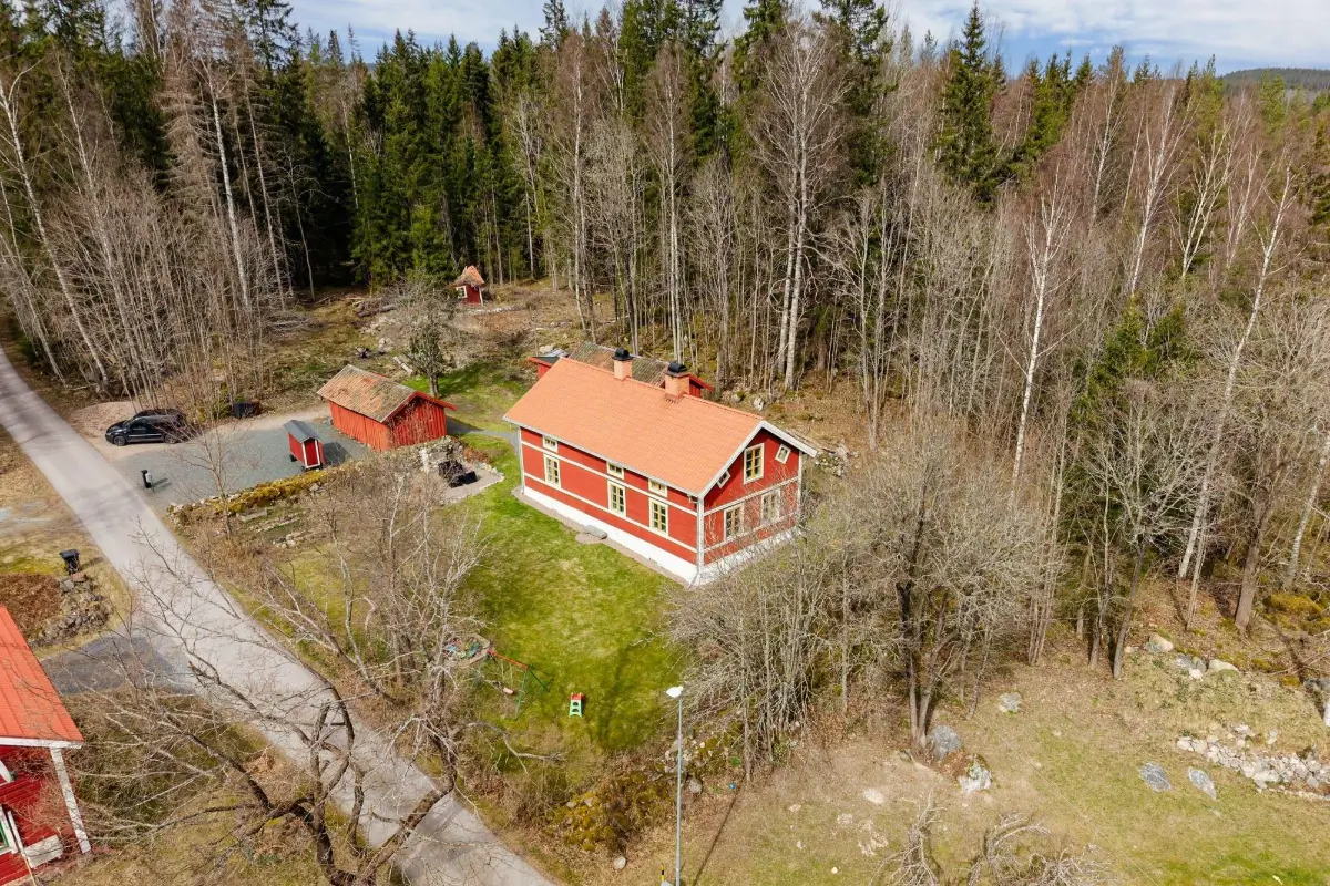 restored-19th-century-country-house-central-sweden-cheapscandihomes