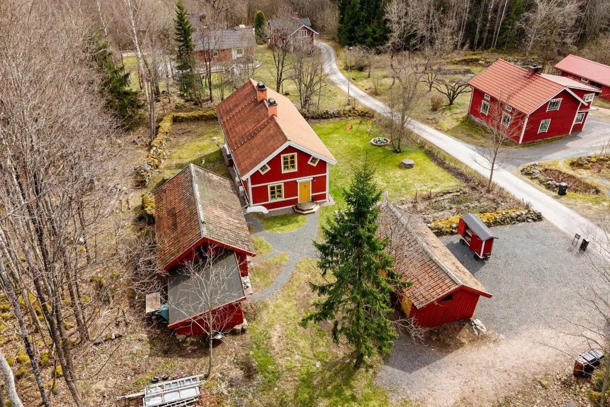 restored-19th-century-country-house-central-sweden-cheapscandihomes