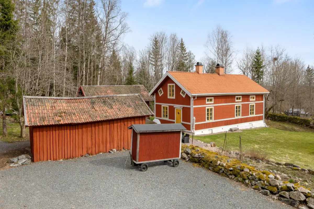restored-19th-century-country-house-central-sweden-cheapscandihomes