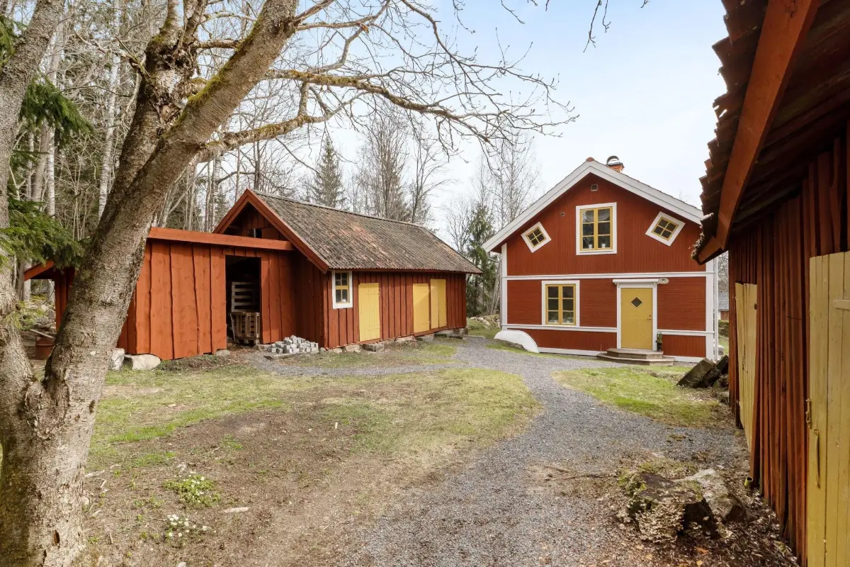 restored-19th-century-country-house-central-sweden-cheapscandihomes