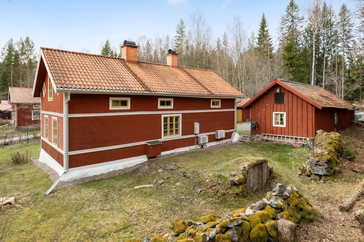 restored-19th-century-country-house-central-sweden-cheapscandihomes