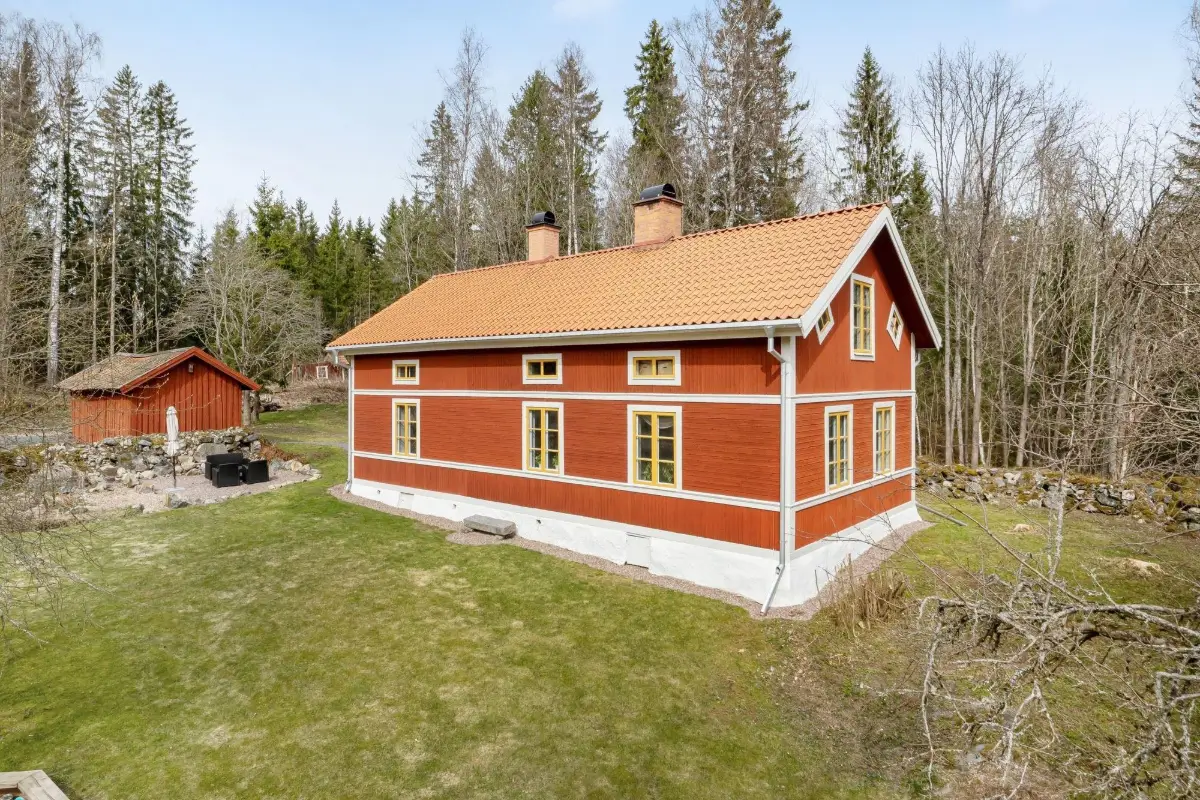 restored-19th-century-country-house-central-sweden-cheapscandihomes