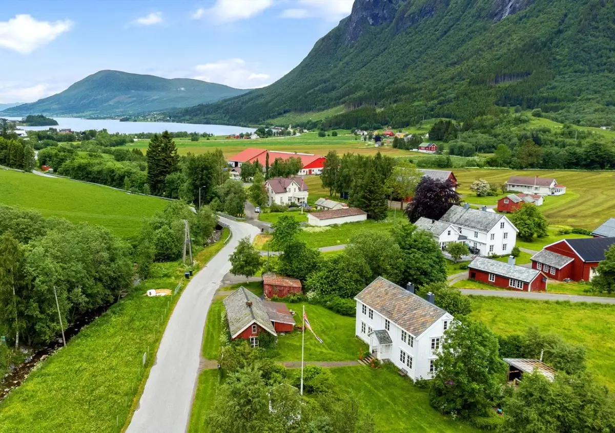 small-farm-west-norway-cheapscandihomes