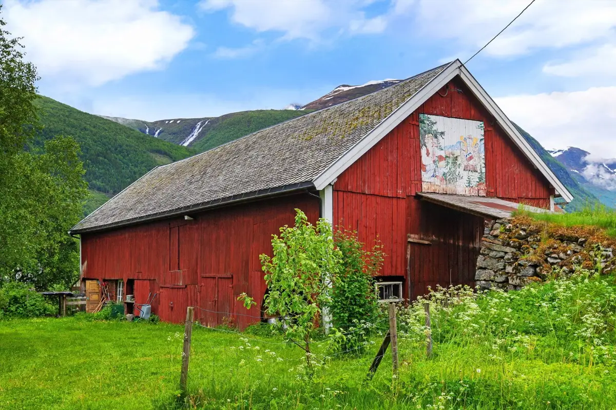 small-farm-west-norway-cheapscandihomes