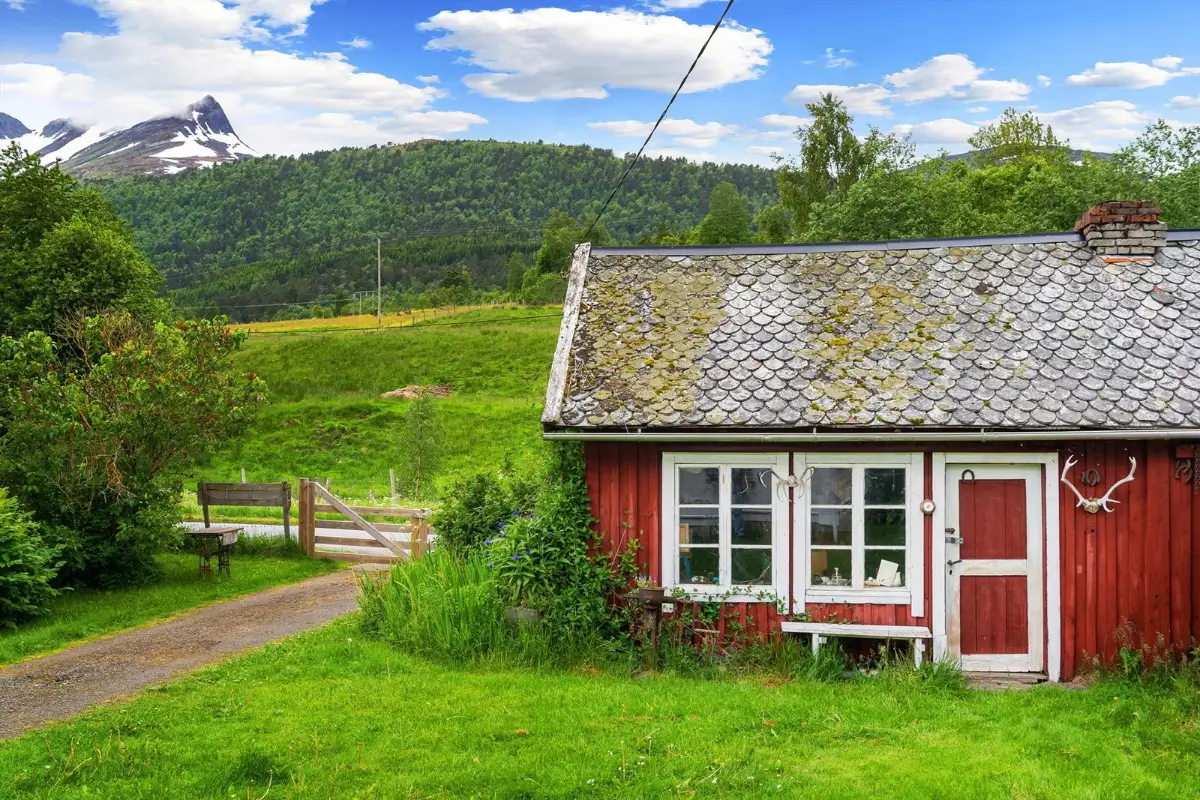 small-farm-west-norway-cheapscandihomes