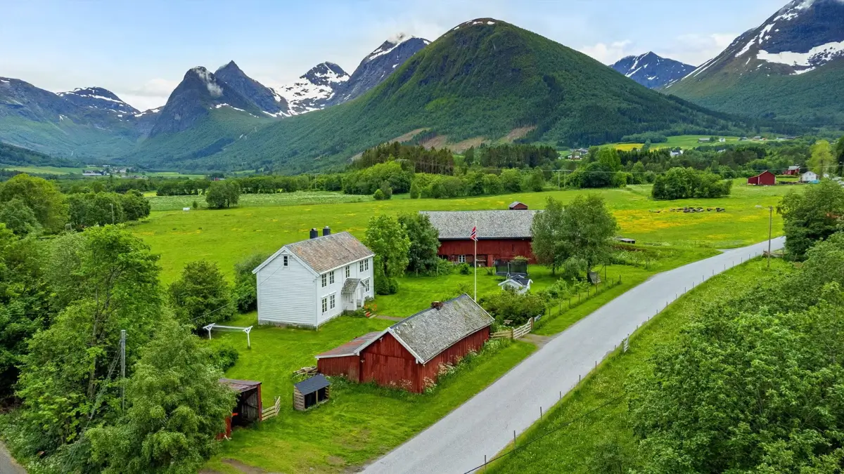 small-farm-west-norway-cheapscandihomes