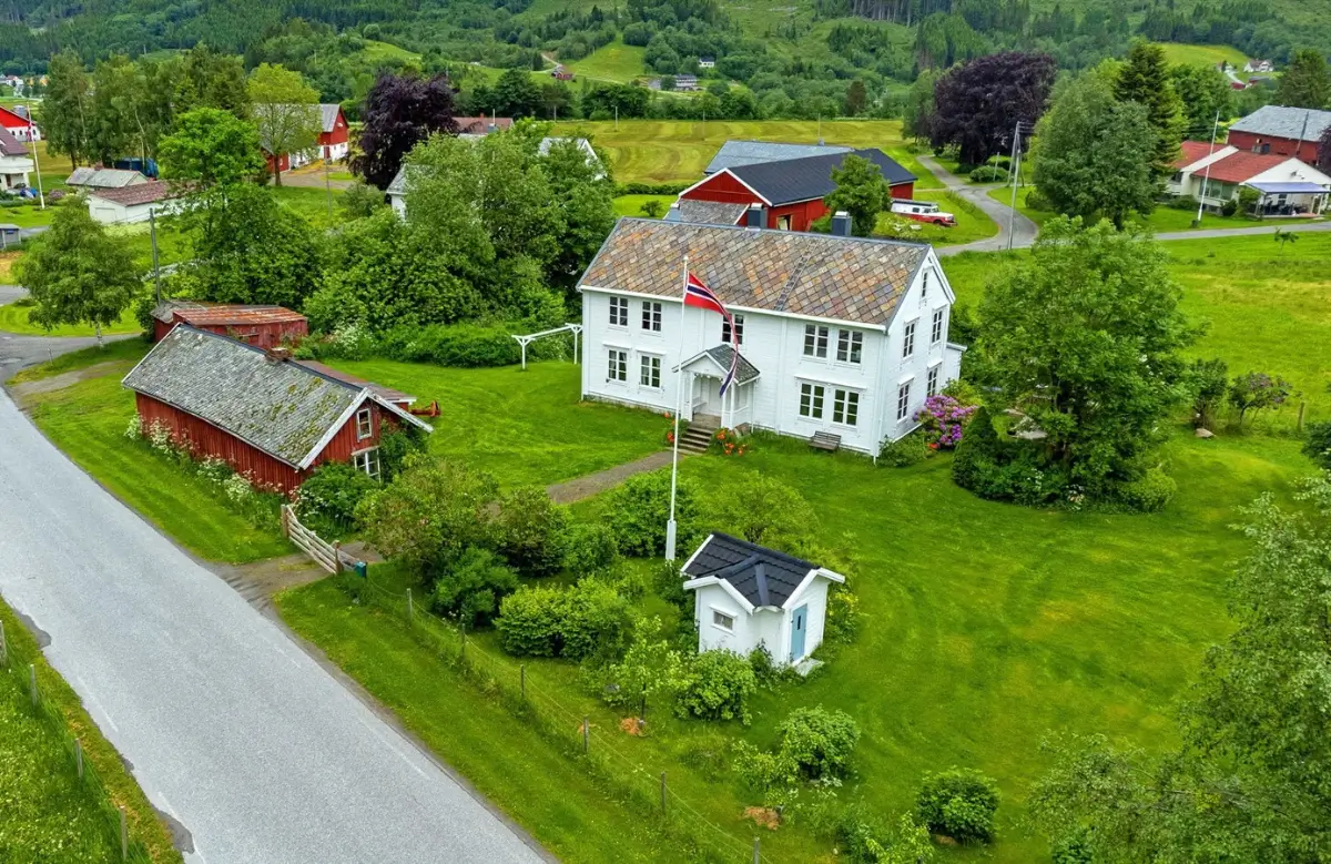 small-farm-west-norway-cheapscandihomes