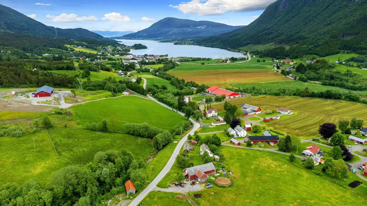 small-farm-west-norway-cheapscandihomes