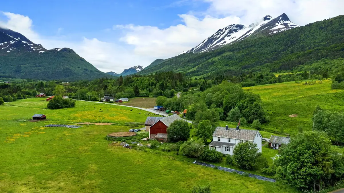small-farm-west-norway-cheapscandihomes