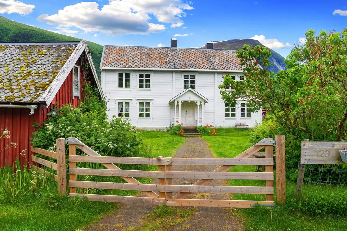 small-farm-west-norway-cheapscandihomes