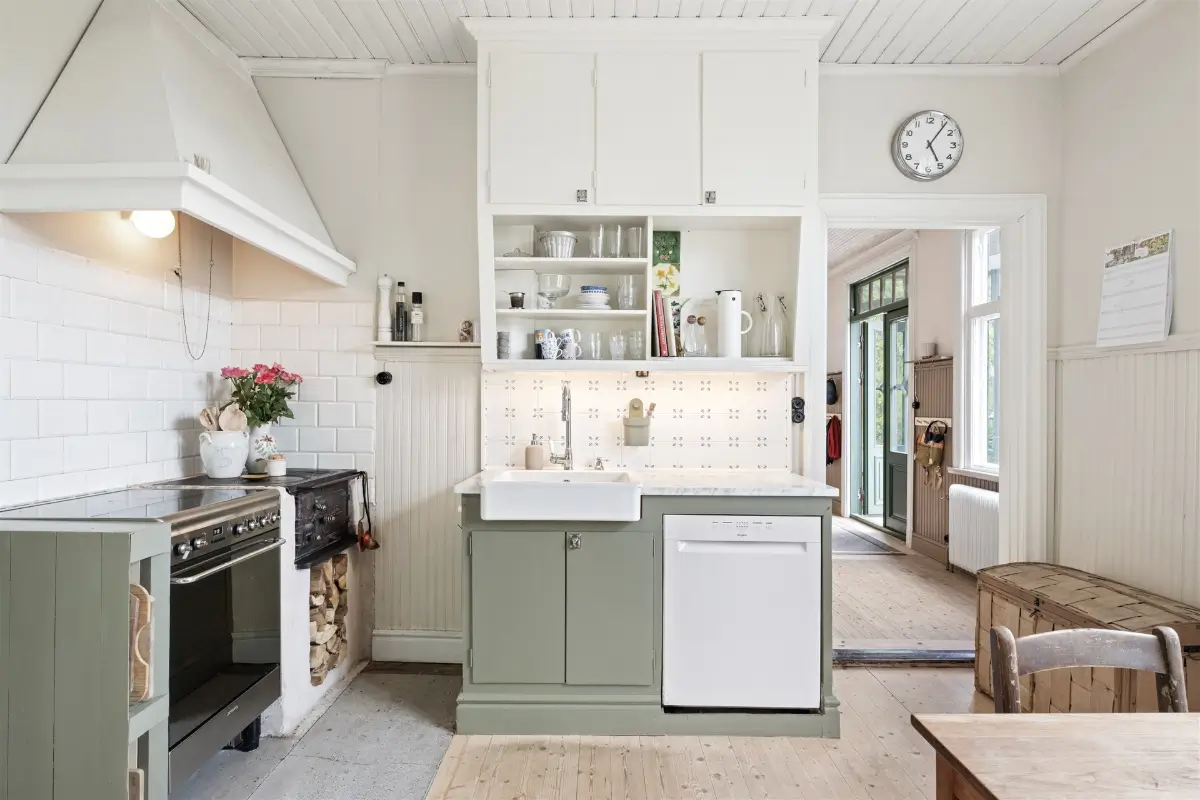 spacious-renovated-turn-of-the-century-house-central-sweden-cheapscandihomes