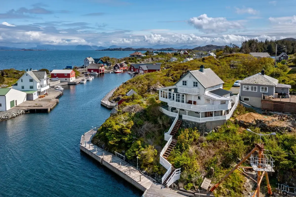 three-bedroom-coastal-home-norwegian-island-cheapscandihomes