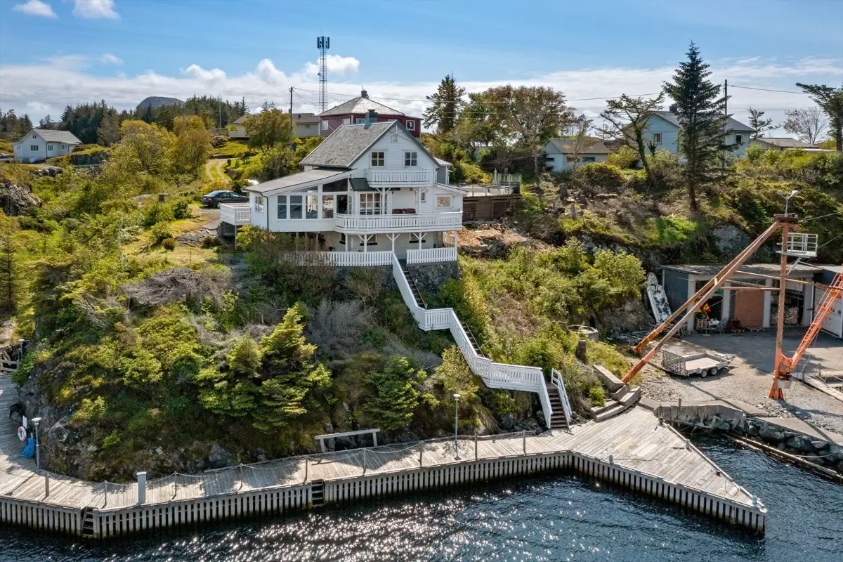 three-bedroom-coastal-home-norwegian-island-cheapscandihomes