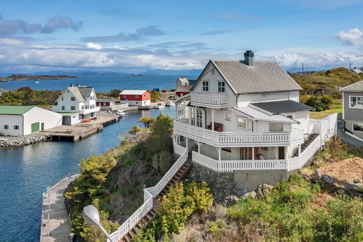 three-bedroom-coastal-home-norwegian-island-cheapscandihomes