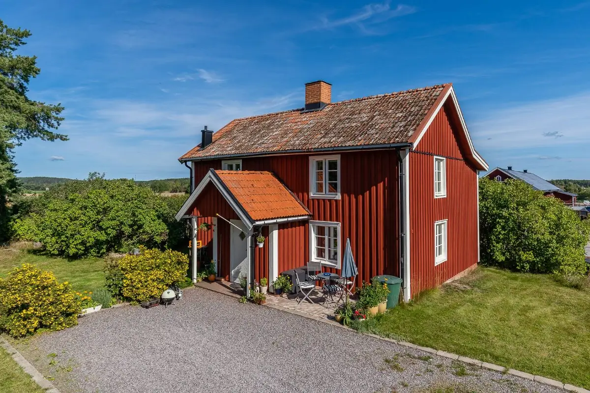two-bedroom-cottage-close-to-sea-south-east-sweden-cheapscandihomes1