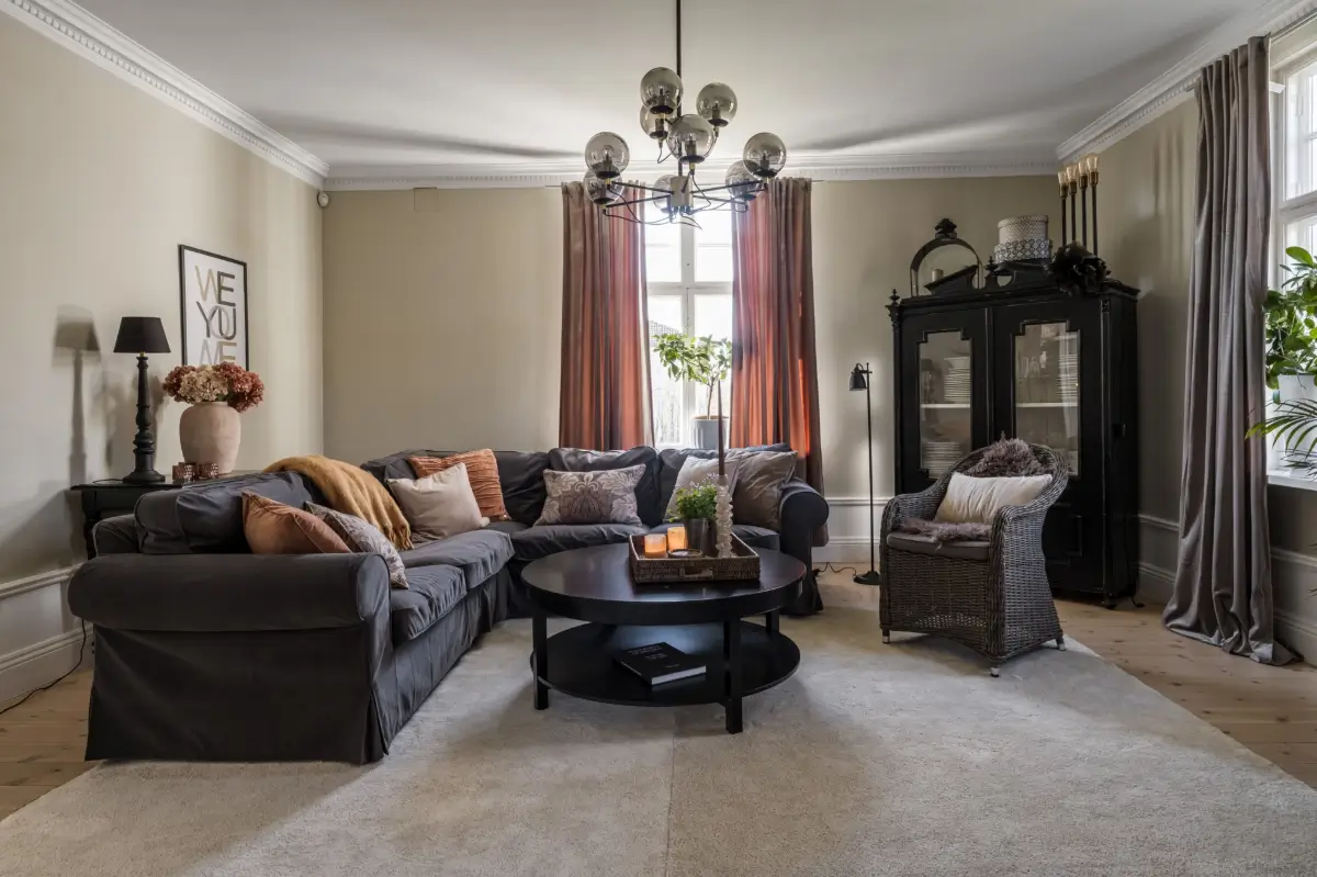 white-1920s-villa-corner-plot-central-sweden-cheapscandihomes