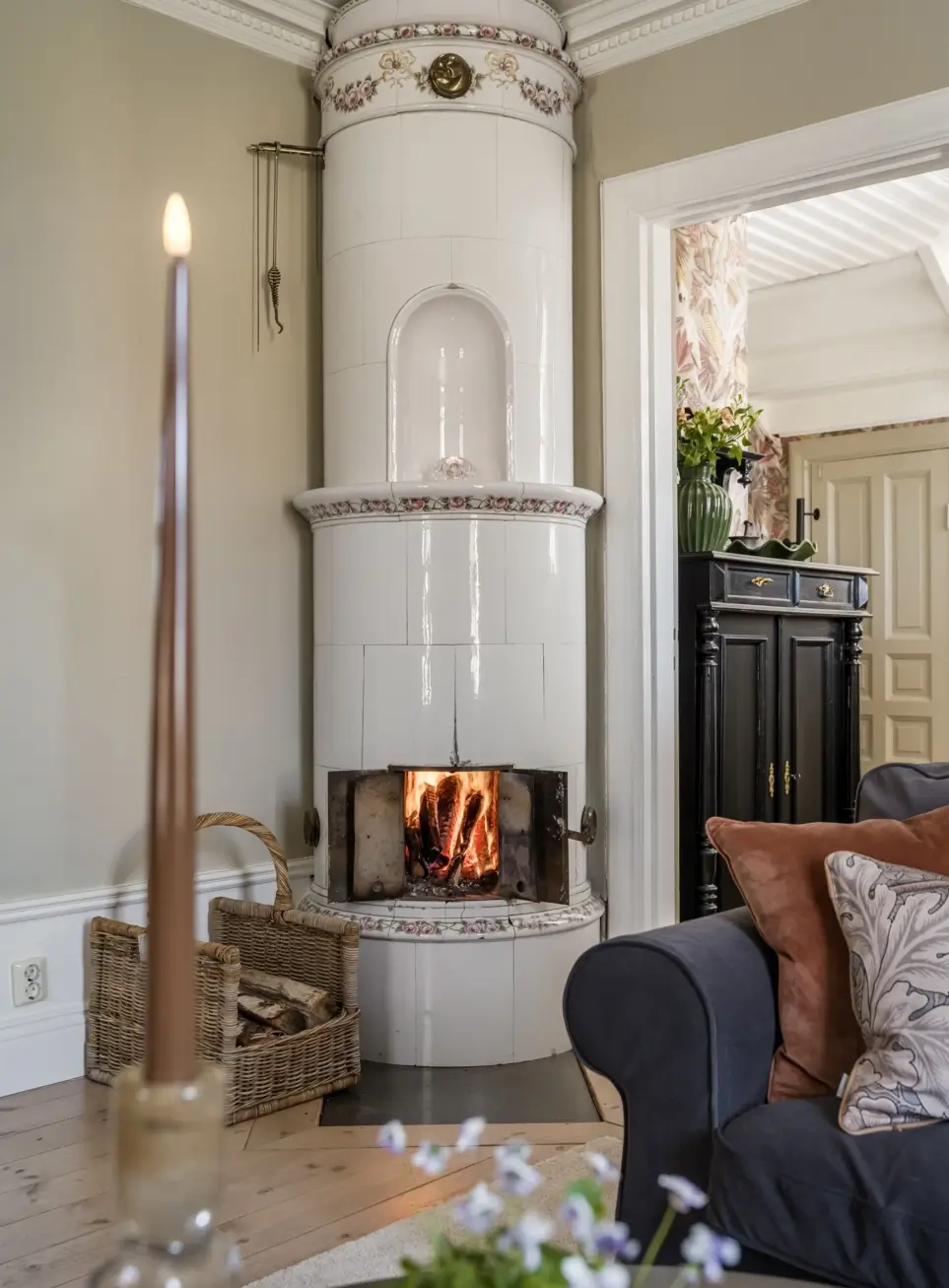 white-1920s-villa-corner-plot-central-sweden-cheapscandihomes