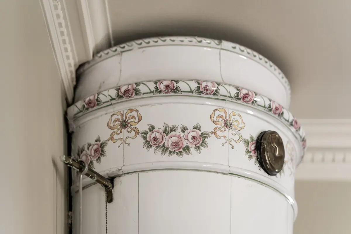 white-1920s-villa-corner-plot-central-sweden-cheapscandihomes