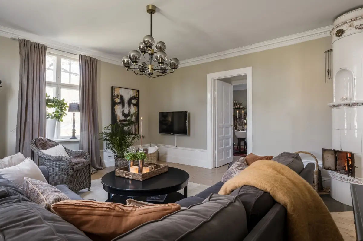 white-1920s-villa-corner-plot-central-sweden-cheapscandihomes