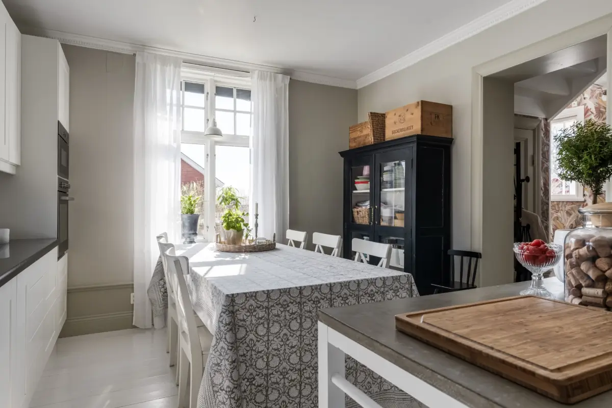 white-1920s-villa-corner-plot-central-sweden-cheapscandihomes