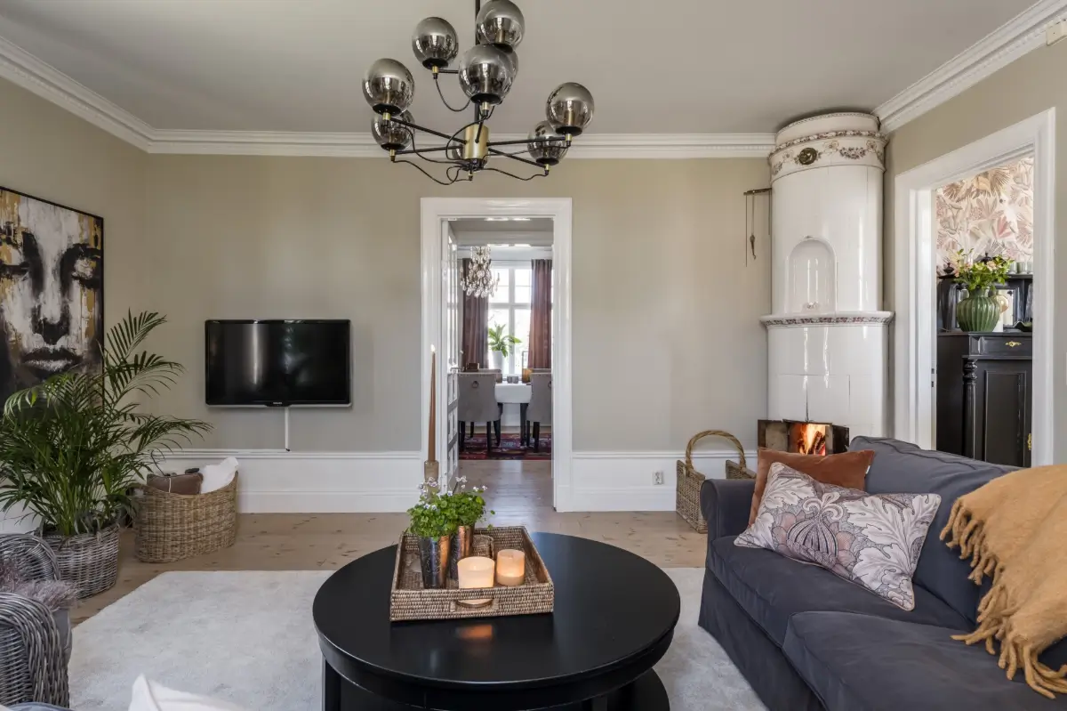 white-1920s-villa-corner-plot-central-sweden-cheapscandihomes