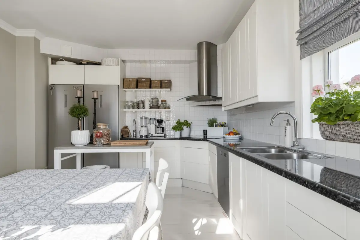 white-1920s-villa-corner-plot-central-sweden-cheapscandihomes