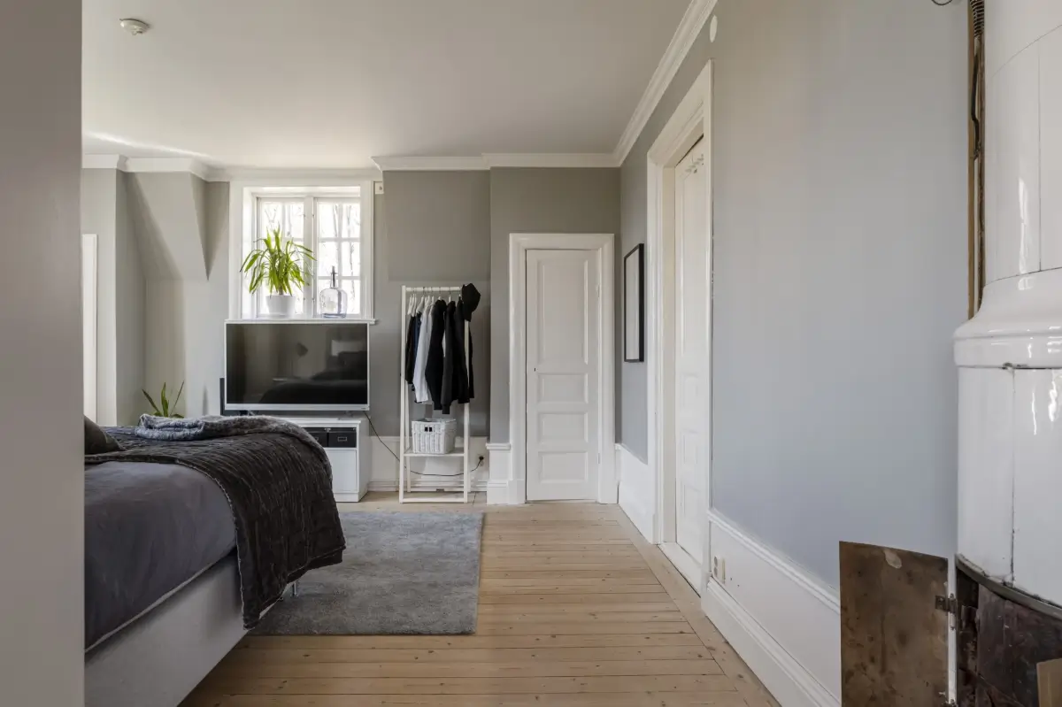 white-1920s-villa-corner-plot-central-sweden-cheapscandihomes