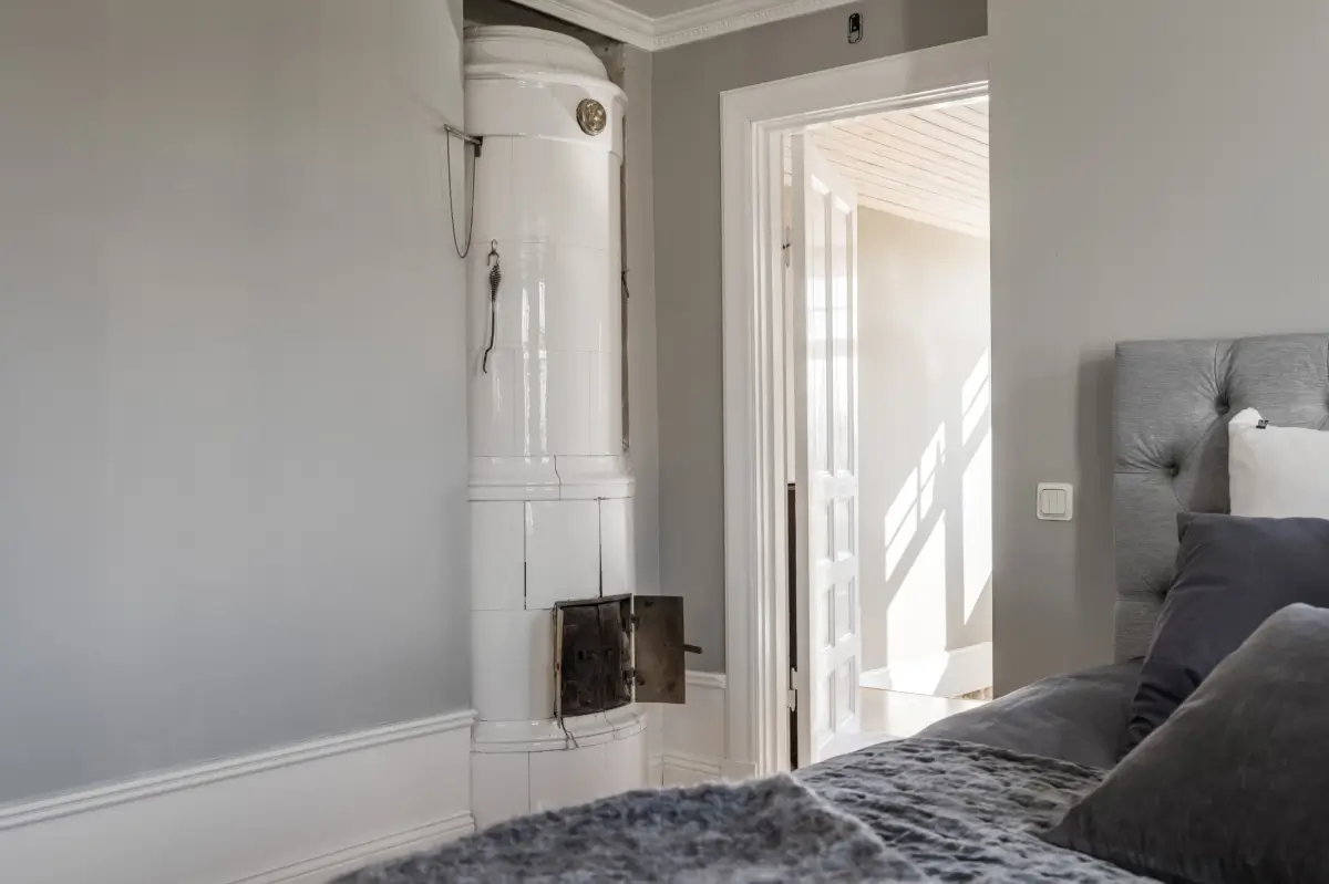 white-1920s-villa-corner-plot-central-sweden-cheapscandihomes