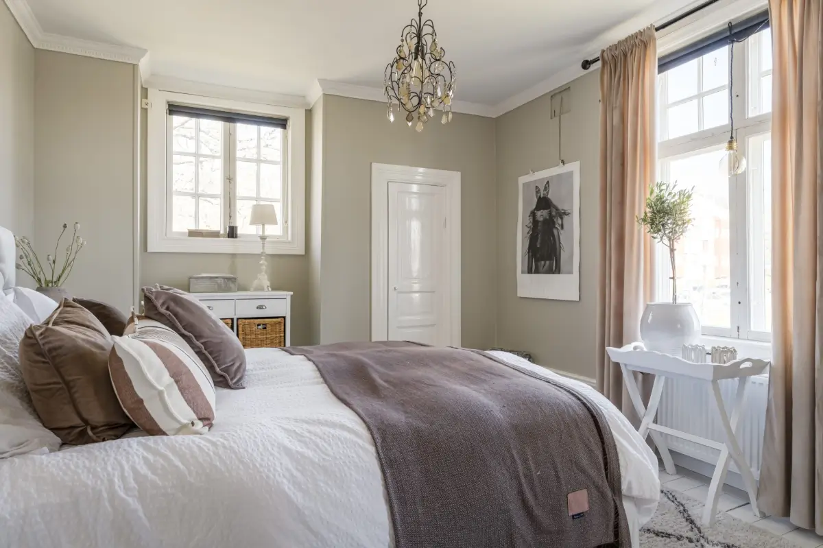 white-1920s-villa-corner-plot-central-sweden-cheapscandihomes