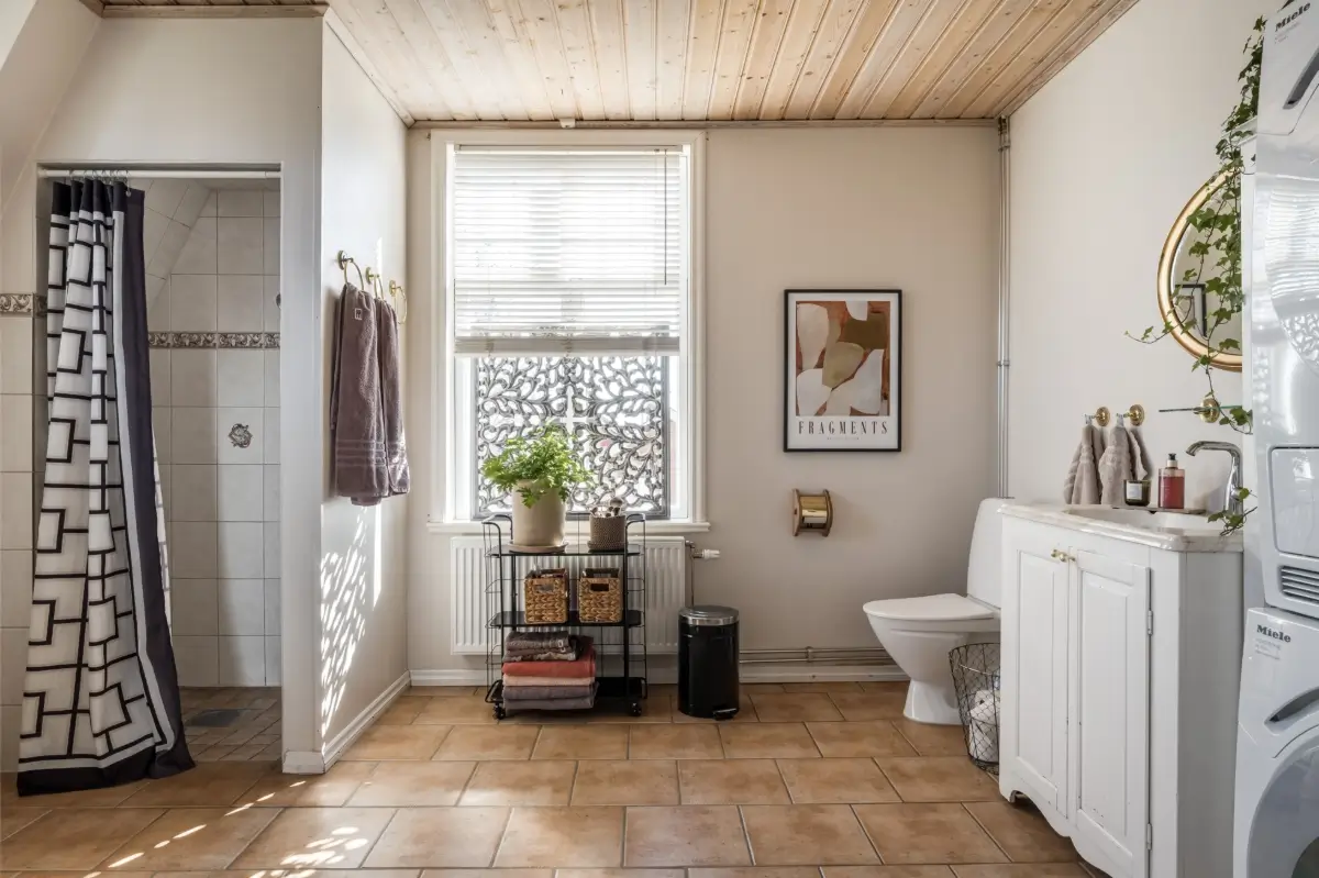 white-1920s-villa-corner-plot-central-sweden-cheapscandihomes