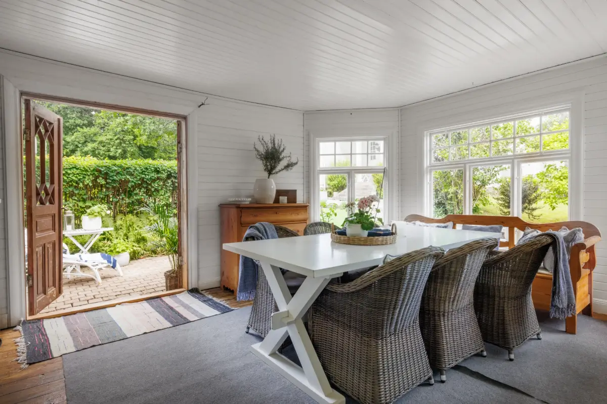 white-1920s-villa-corner-plot-central-sweden-cheapscandihomes