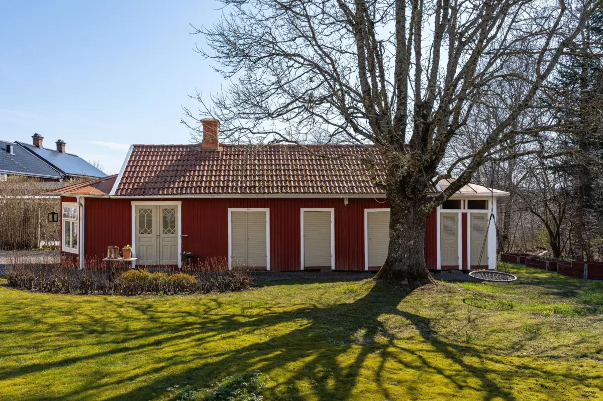 white-1920s-villa-corner-plot-central-sweden-cheapscandihomes