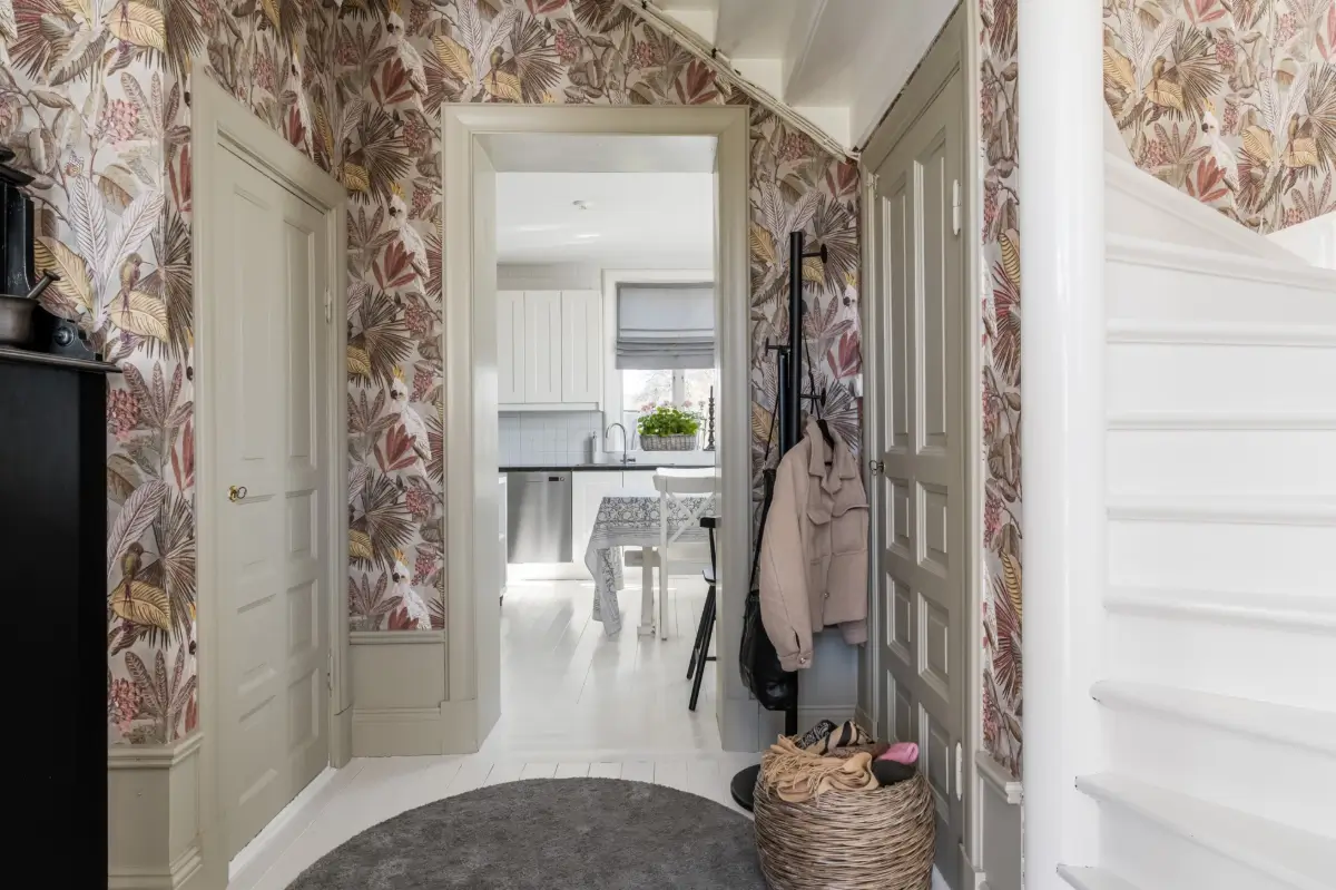 white-1920s-villa-corner-plot-central-sweden-cheapscandihomes