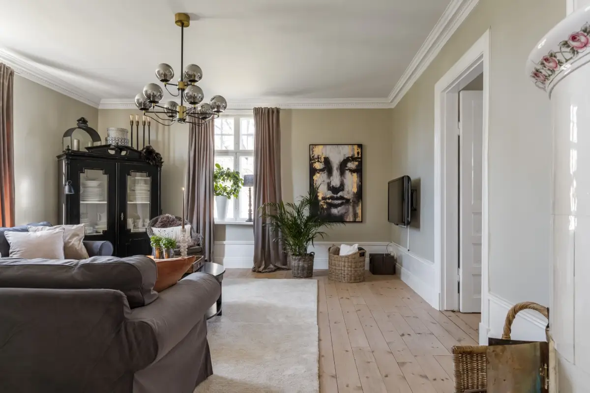 white-1920s-villa-corner-plot-central-sweden-cheapscandihomes