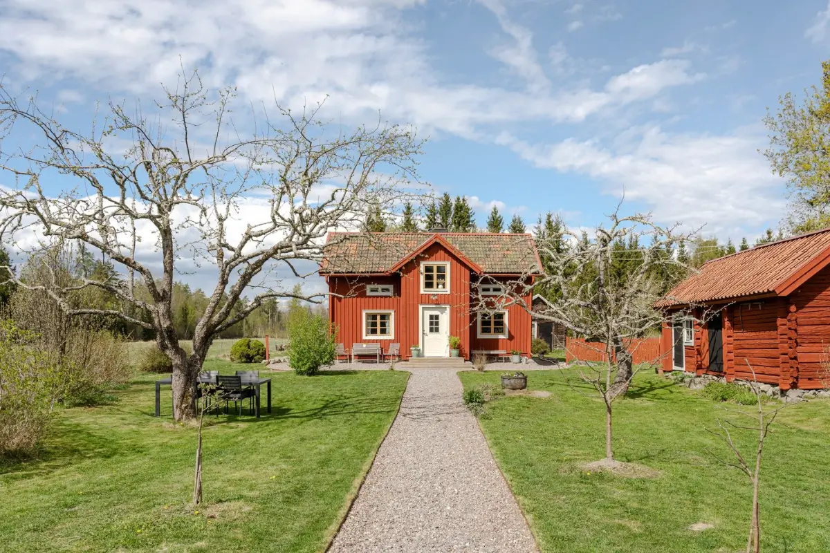 renovated-countryside-cottage-central-sweden-cheap-scandi-homes