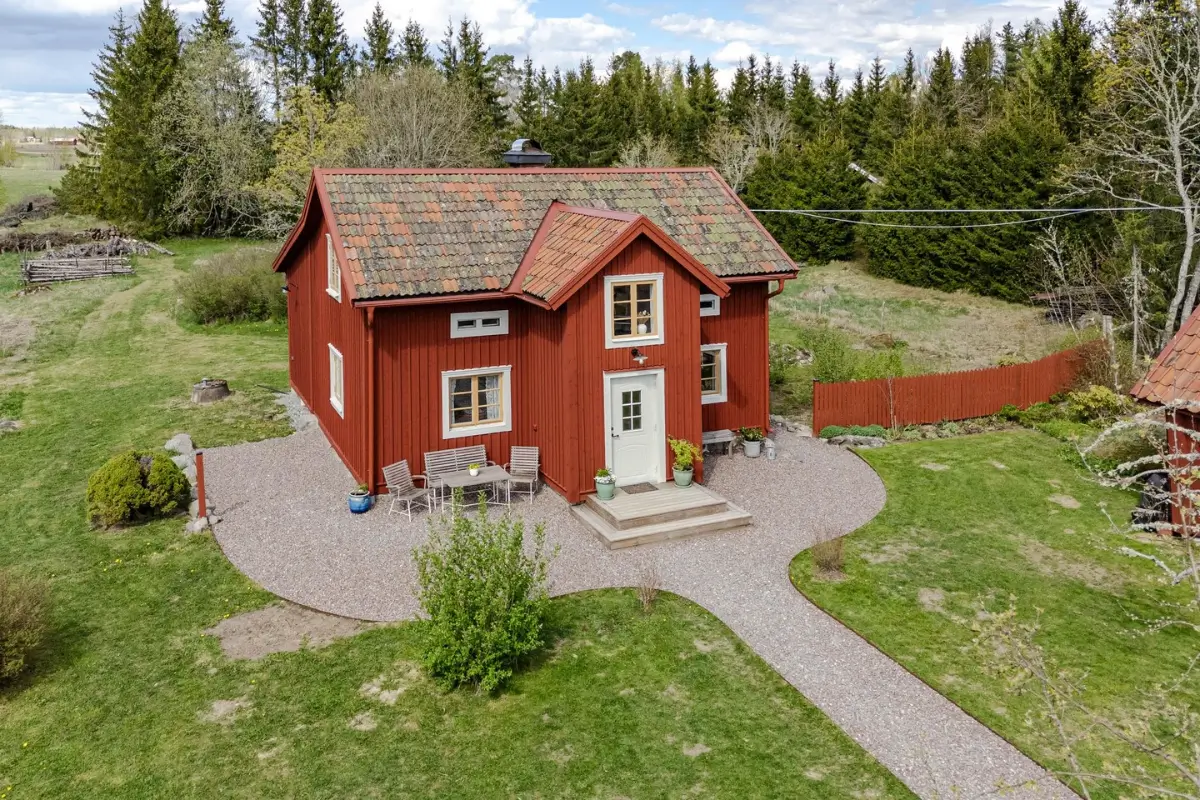 renovated-countryside-cottage-central-sweden-cheap-scandi-homes