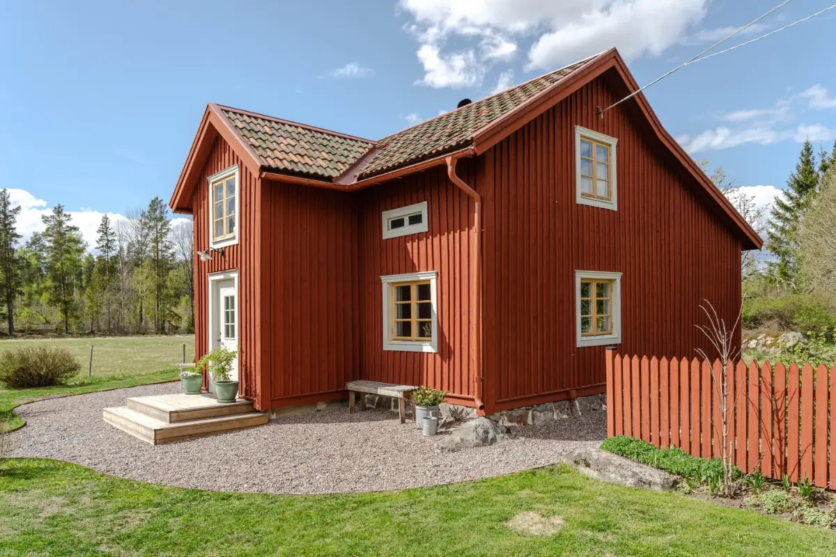 renovated-countryside-cottage-central-sweden-cheap-scandi-homes
