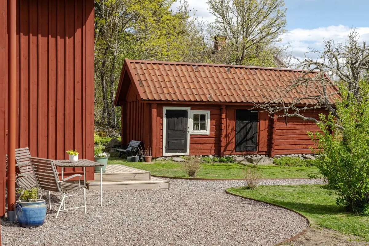 renovated-countryside-cottage-central-sweden-cheap-scandi-homes
