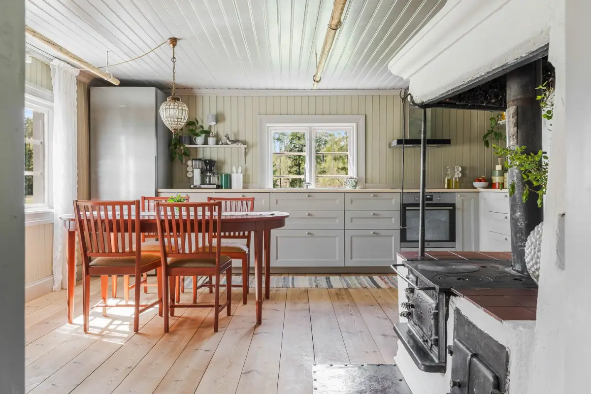 renovated-countryside-cottage-central-sweden-cheap-scandi-homes