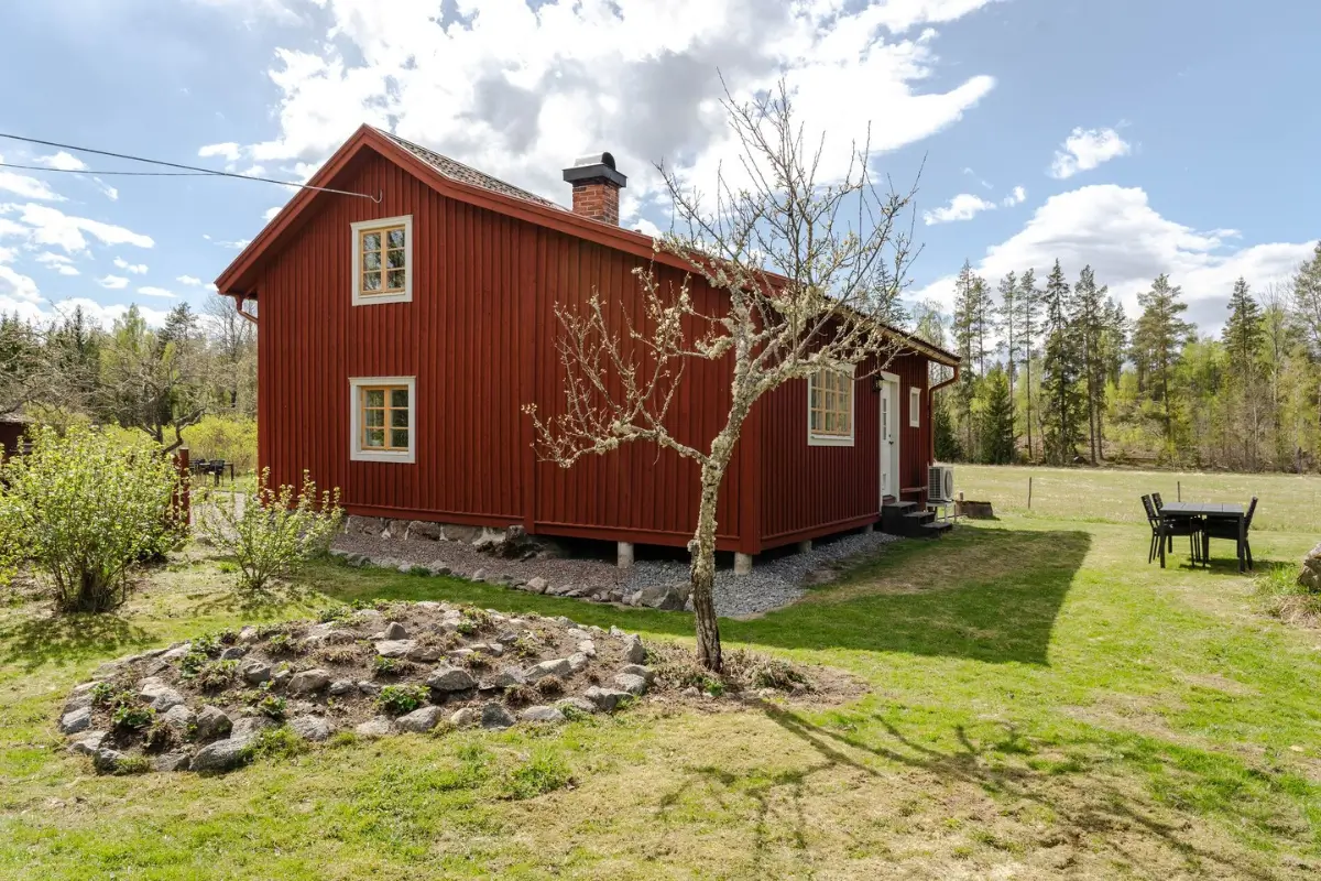 renovated-countryside-cottage-central-sweden-cheap-scandi-homes