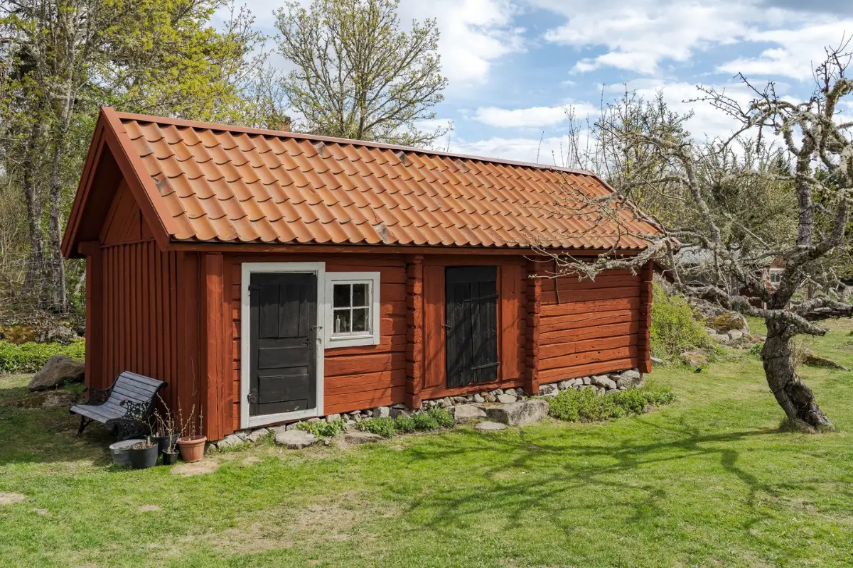 renovated-countryside-cottage-central-sweden-cheap-scandi-homes