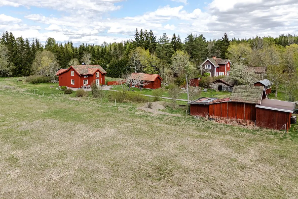 renovated-countryside-cottage-central-sweden-cheap-scandi-homes
