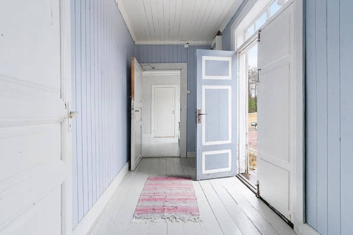 renovated-lakeside-cabin-north-sweden-cheapscandihomes